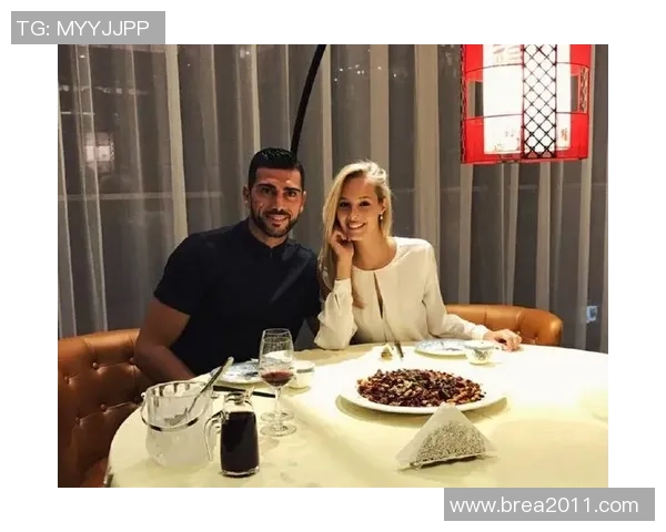 国外足球明星的女友们：她们的魅力与生活揭秘